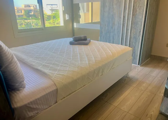 3-brs Beachside Modern Seaview & 3min Walking L Bbq Chalet Ain Sukhna